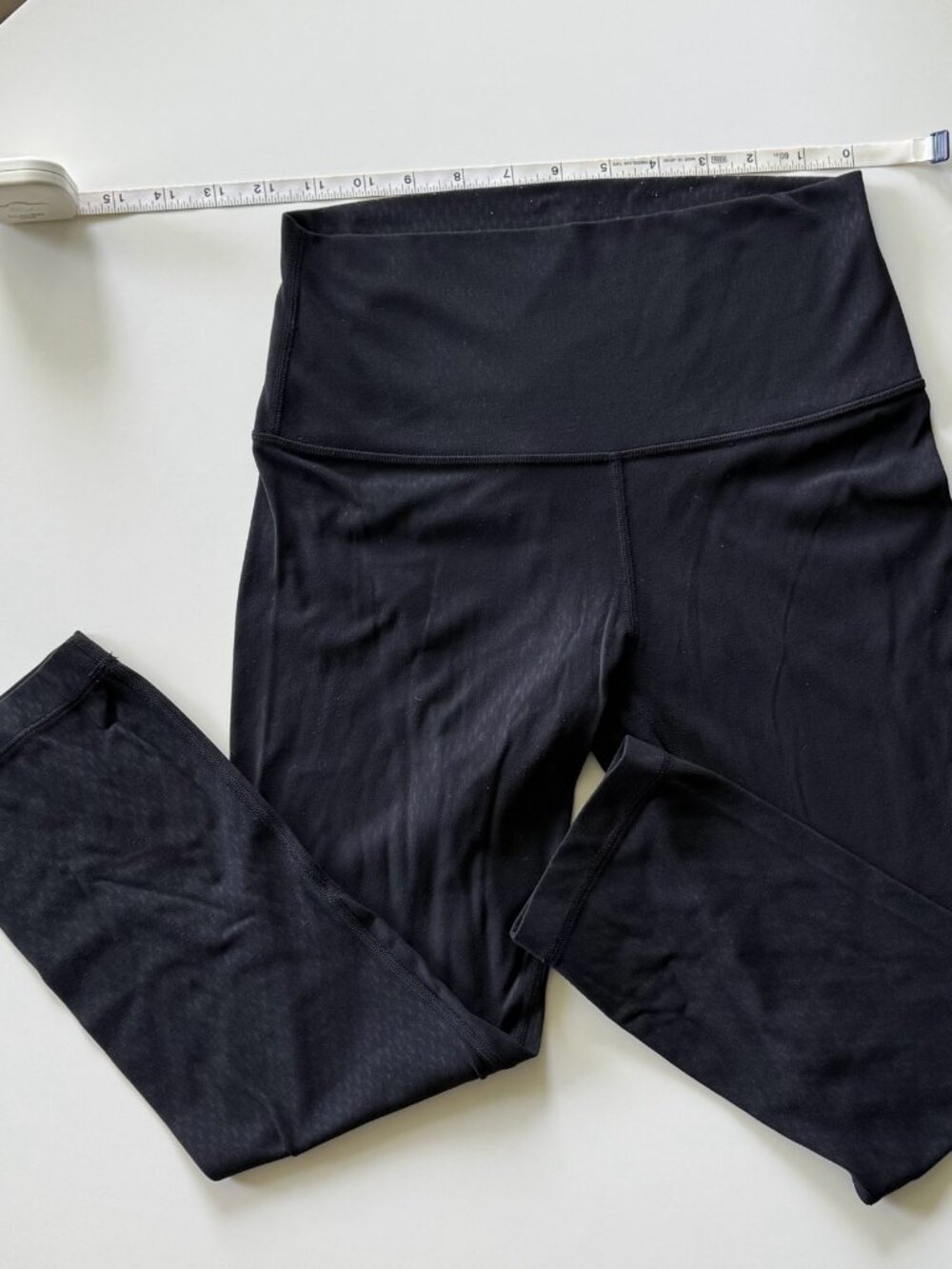 Lululemon Align Crop *21" Monochromic Black Emboss - Size 6/4